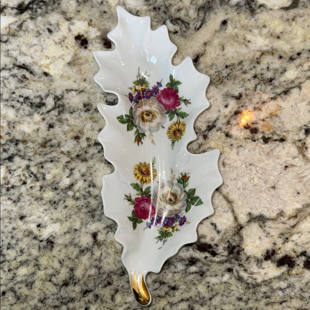 Floral Leaf-Shaped Porcelain Serveware by Old Nuremberg, Bavaria, Germany